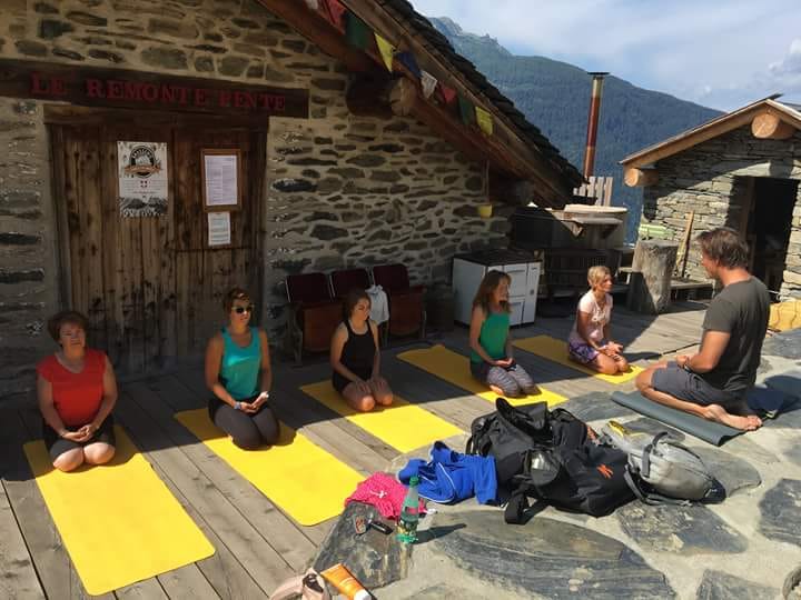 Séances de Hatha Yoga au remonte-pente à Montvalezan La Rosière